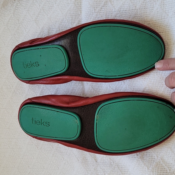 Cardinal Red Tieks - Sz 8 - Picture 10 of 16